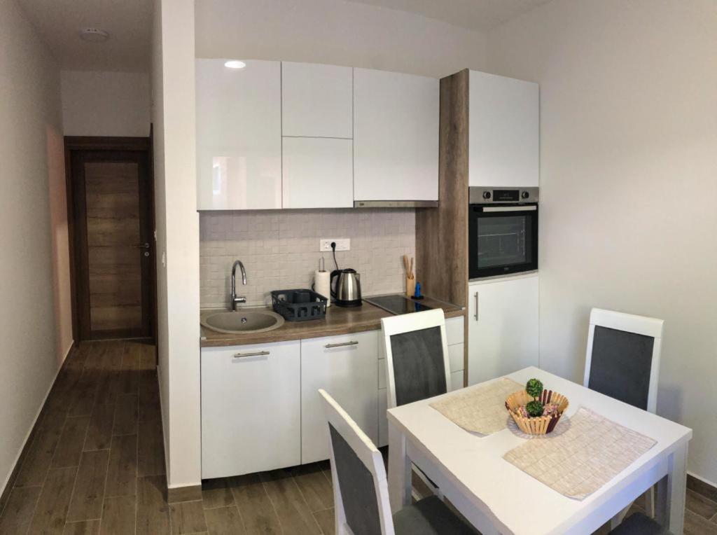 Apartmani Cupara Tivat Luaran gambar